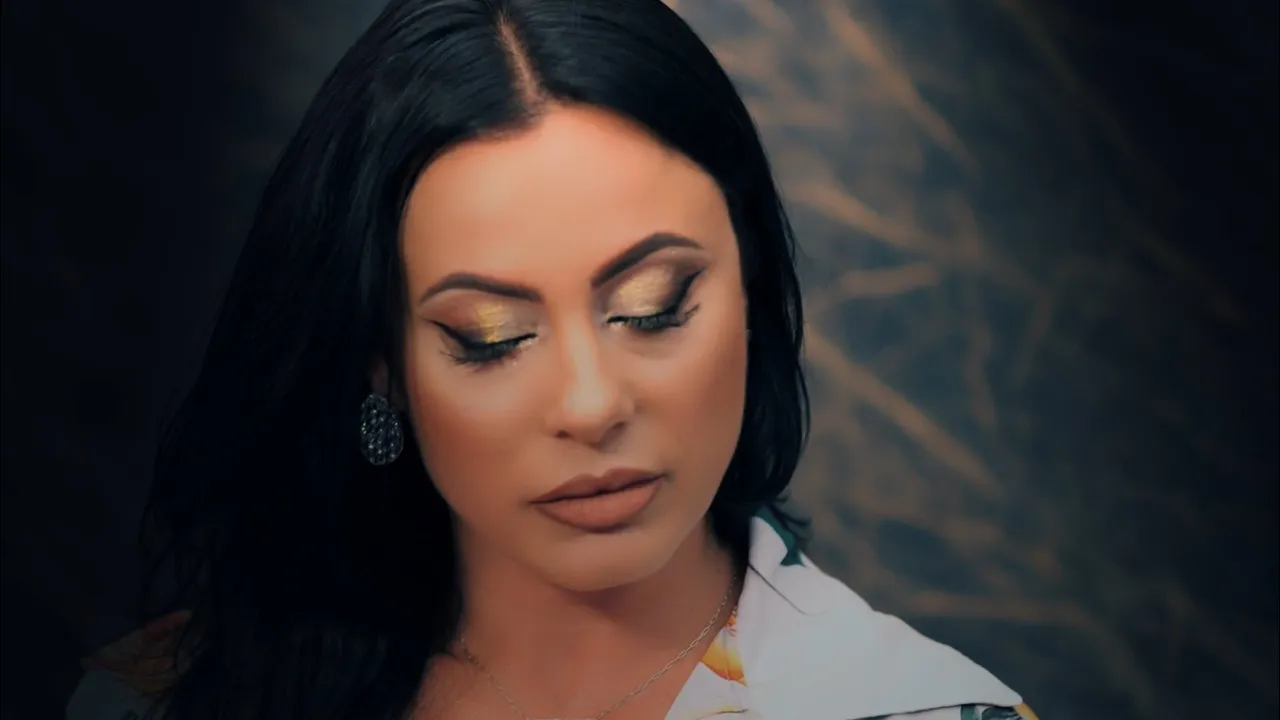 Mihaela Minune - Sunt doar o mana de om