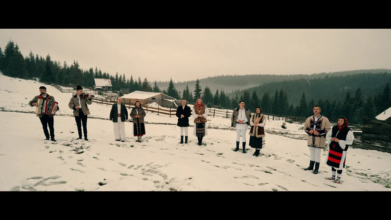 Junii Salajului - Din mijlocul Raiului (Colind)