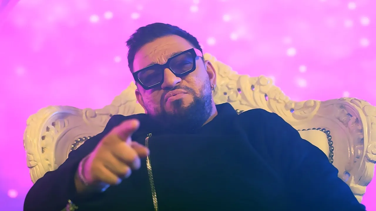 Costel Biju - Esti mic mic (Video Original)