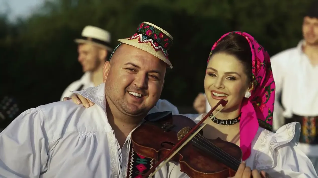 Colaj Maramures - Amalia Ursu si Vasilica Ceterasu