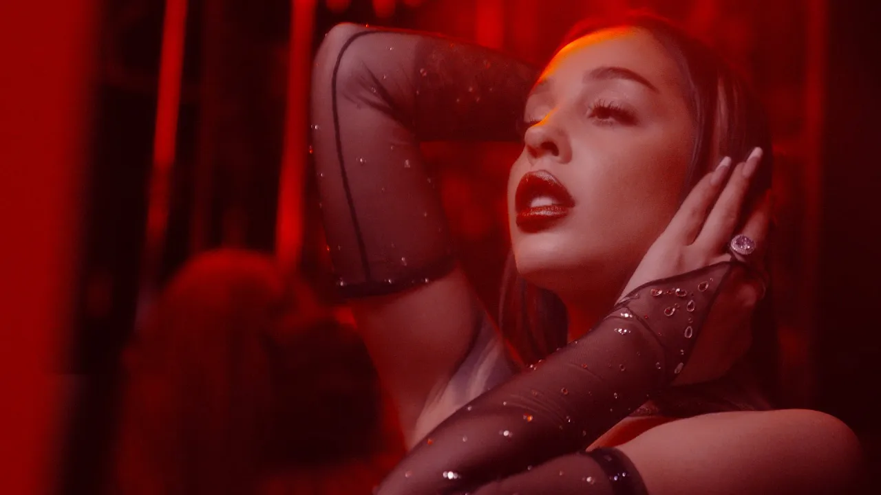 STEFANIA - In bratele ei (Original Radio Edit)