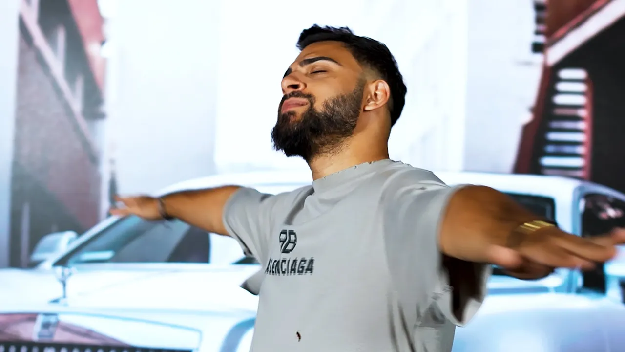 LELE - Merg cu mainile la spate (Video Original)