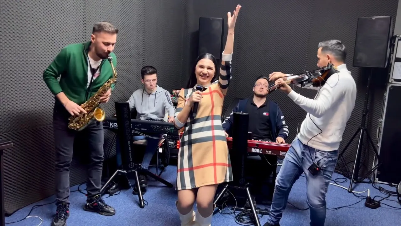 Andrada Barsauan & Formatia - Cover La Nevedere (LIVE 2023)(Video Original)