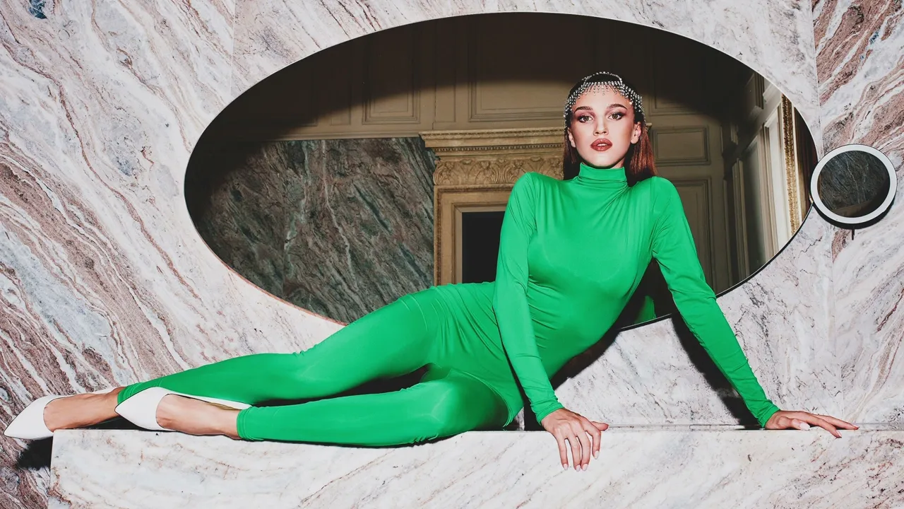 Ioana Ignat - Te caut iar (Video Original)