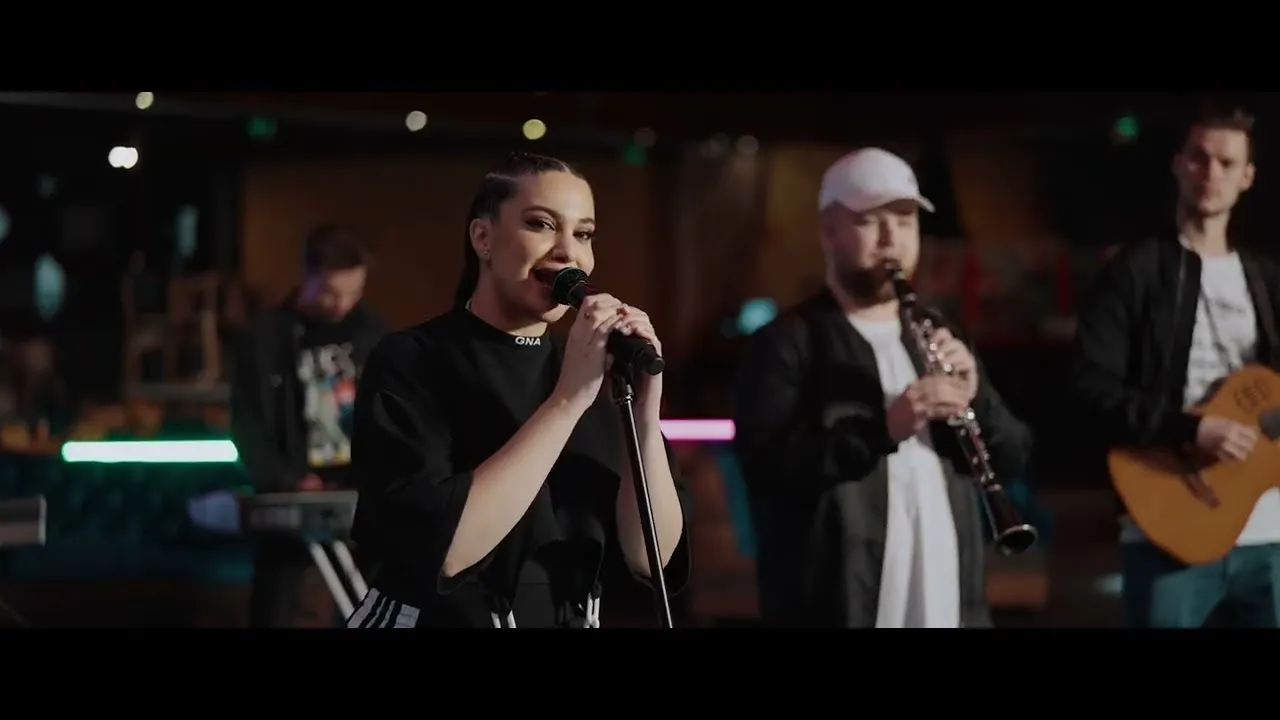 Betty Salam - 7 Trandafiri (Live Version)