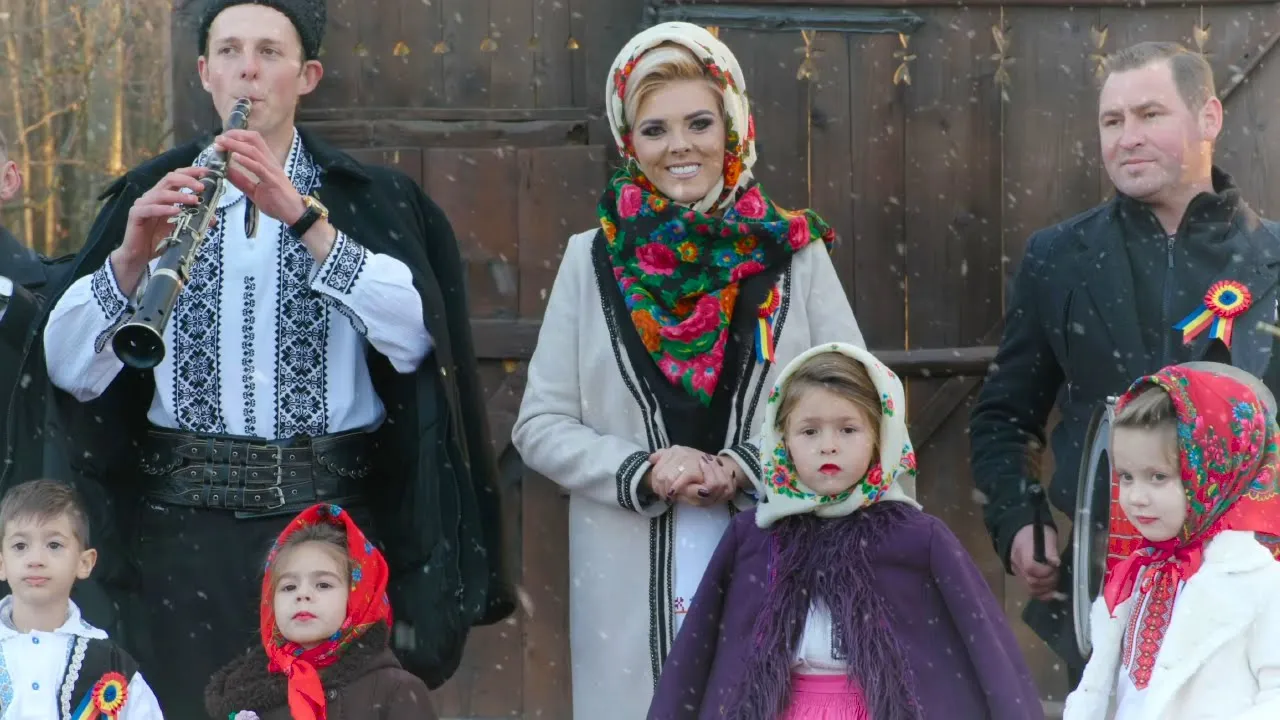 Roxana Ilisie Perian - Sfantul Craciun - Colinde din Ardeal - COLAJ NOU