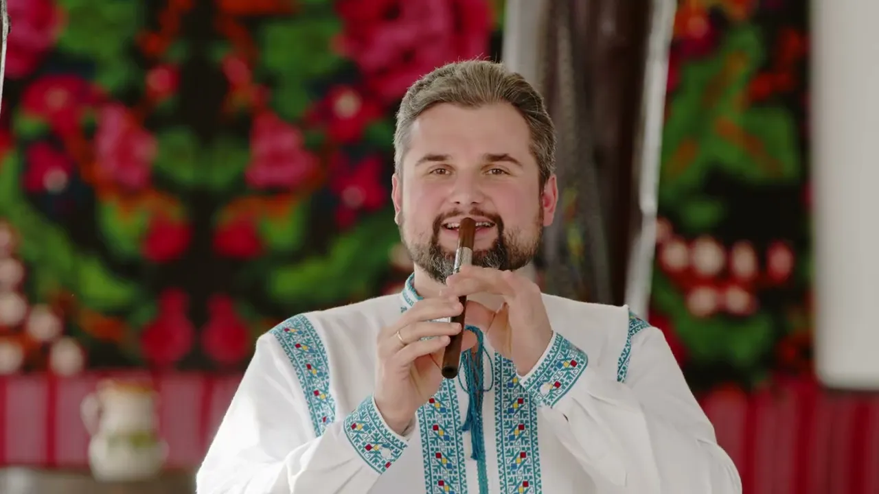 Ansamblul etnofolcloric Plaiesii - Paharut cu floricele