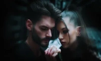 Edward Sanda x Cleopatra Stratan - Cu pistolul la tampla