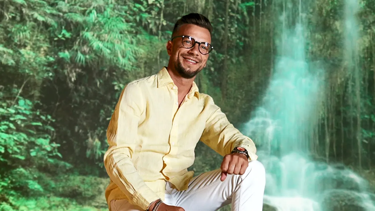 Alex de la Orastie - Urc pe munti fara carare (Originala 2021)