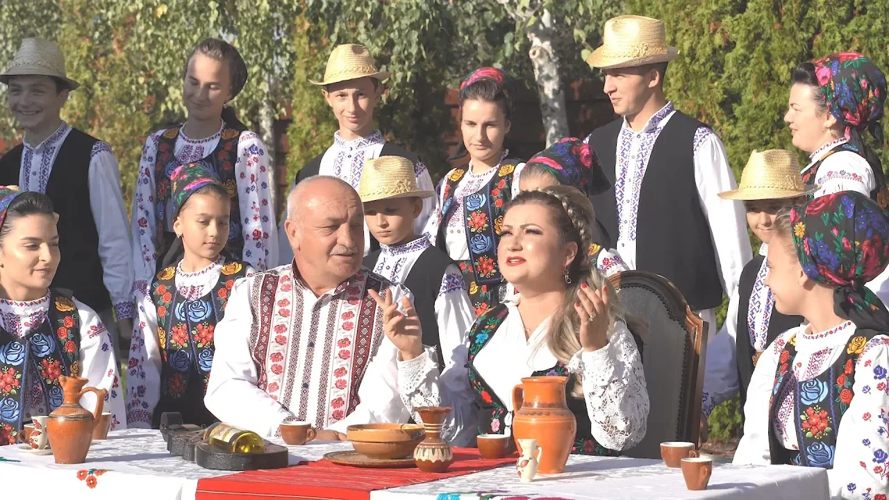 Iuliana Tatar si Aurel Mascovici - Bine se mai tine mosu 2019