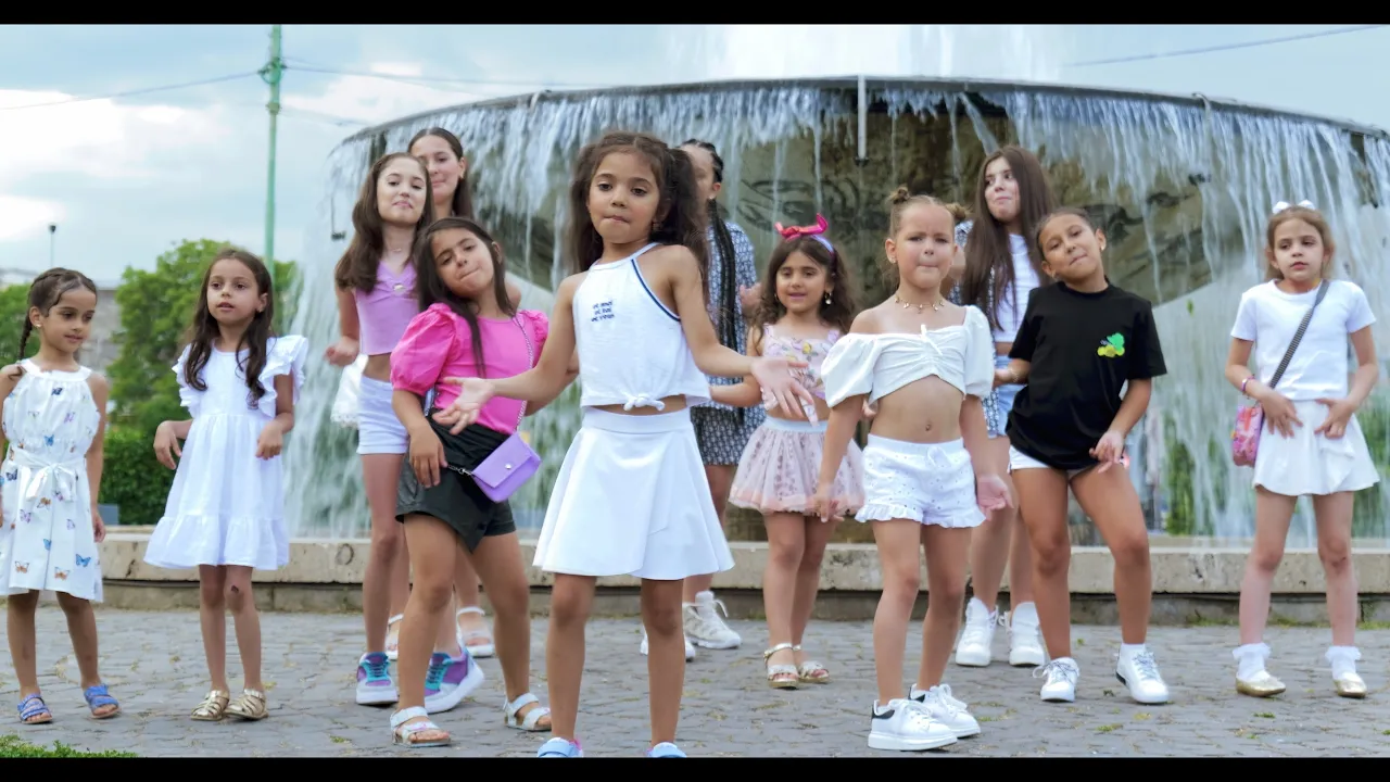 Emma de Vis - Sa facem o baie (Video Original)