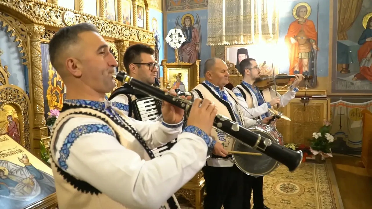 Formatia Argus - O Stea S-a Ivit (colinda)