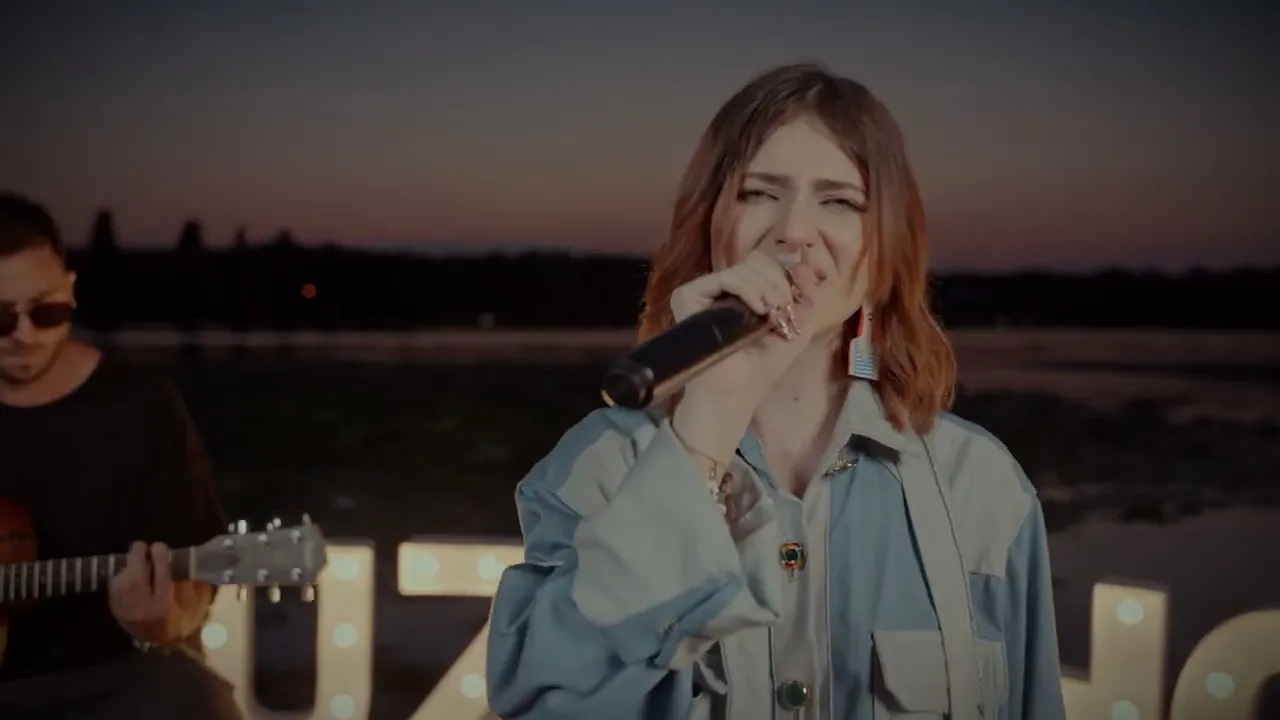 Roxen - Ghost (Live Session BuzzHouse)