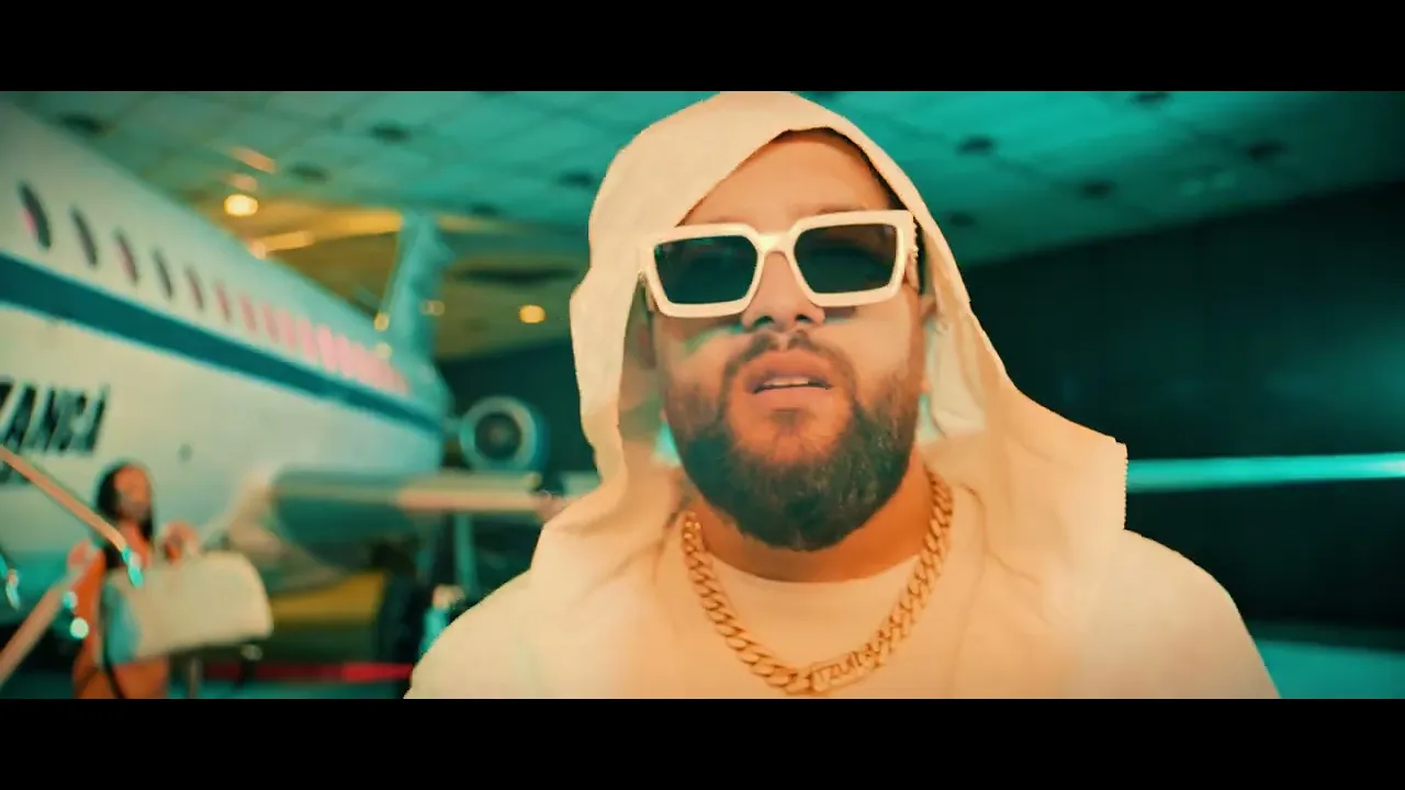 Tzanca Uraganu - Nu stati in fata la boss