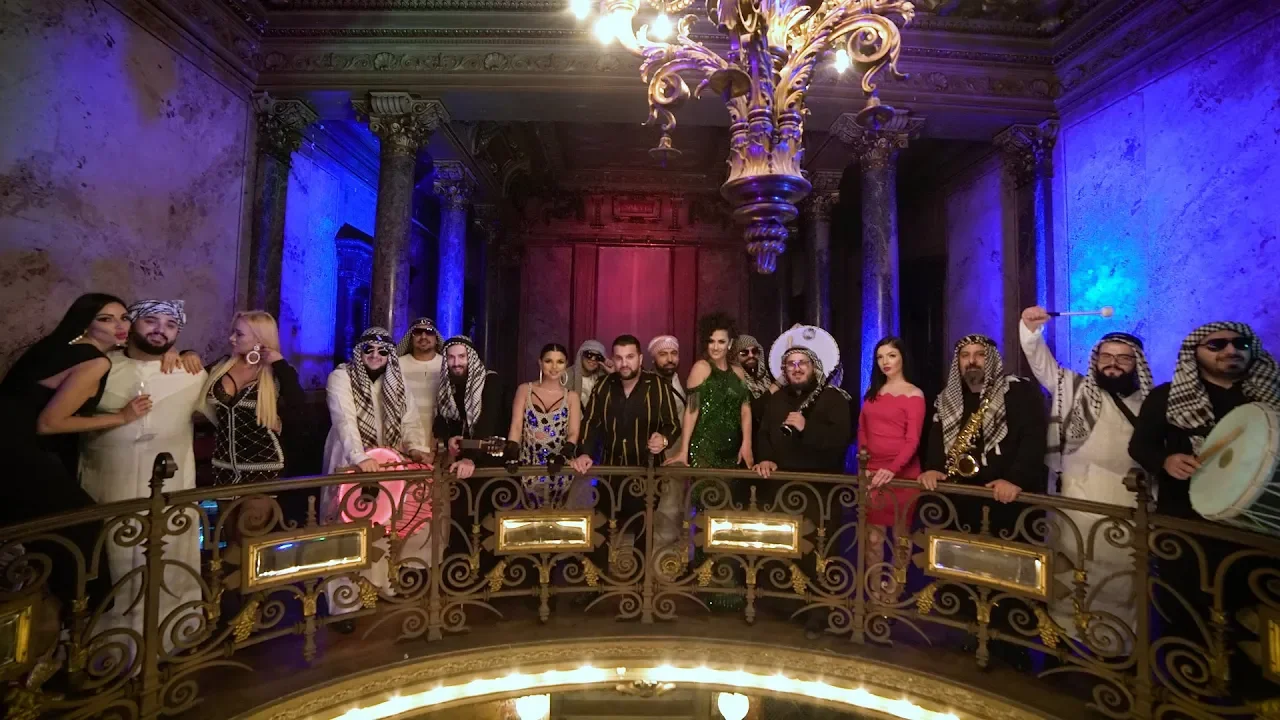 Laura Vass & Tzanca Uraganu - Strang din buze cand te vad (Originala 2020)