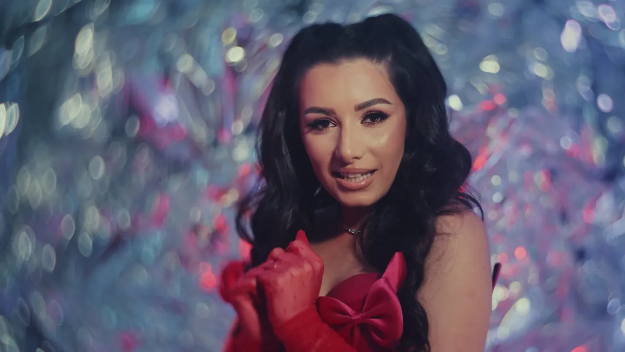 Diana Carlig - Sunt frumoasa foc