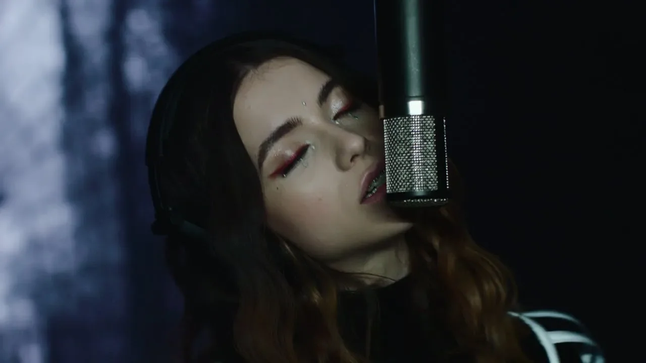 Roxen - Beautiful Disaster (Crystal Freckles Session)