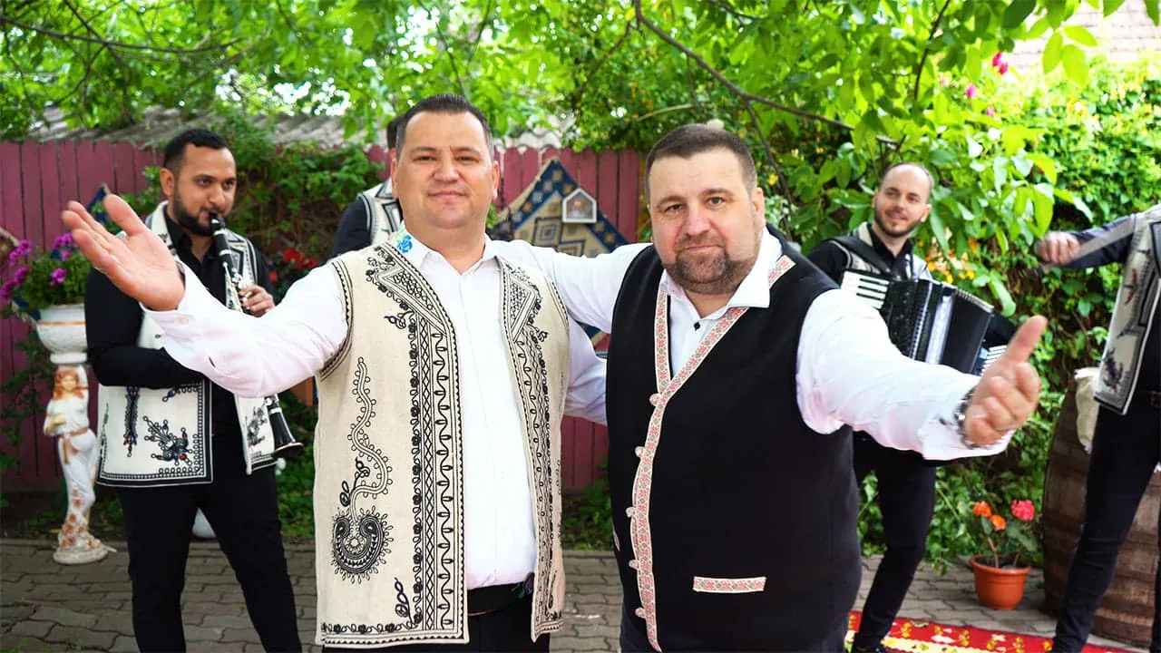 Cristian Rizescu si Marian Bacioiu - Hai la hora roata, roata 2020