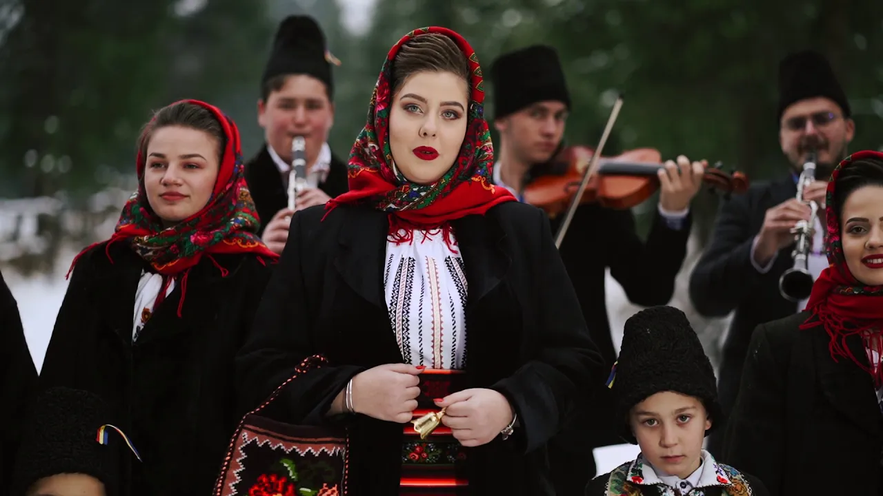 Alexandra Maria Rus - Nu-s ca la noi sarbatori (Colind)