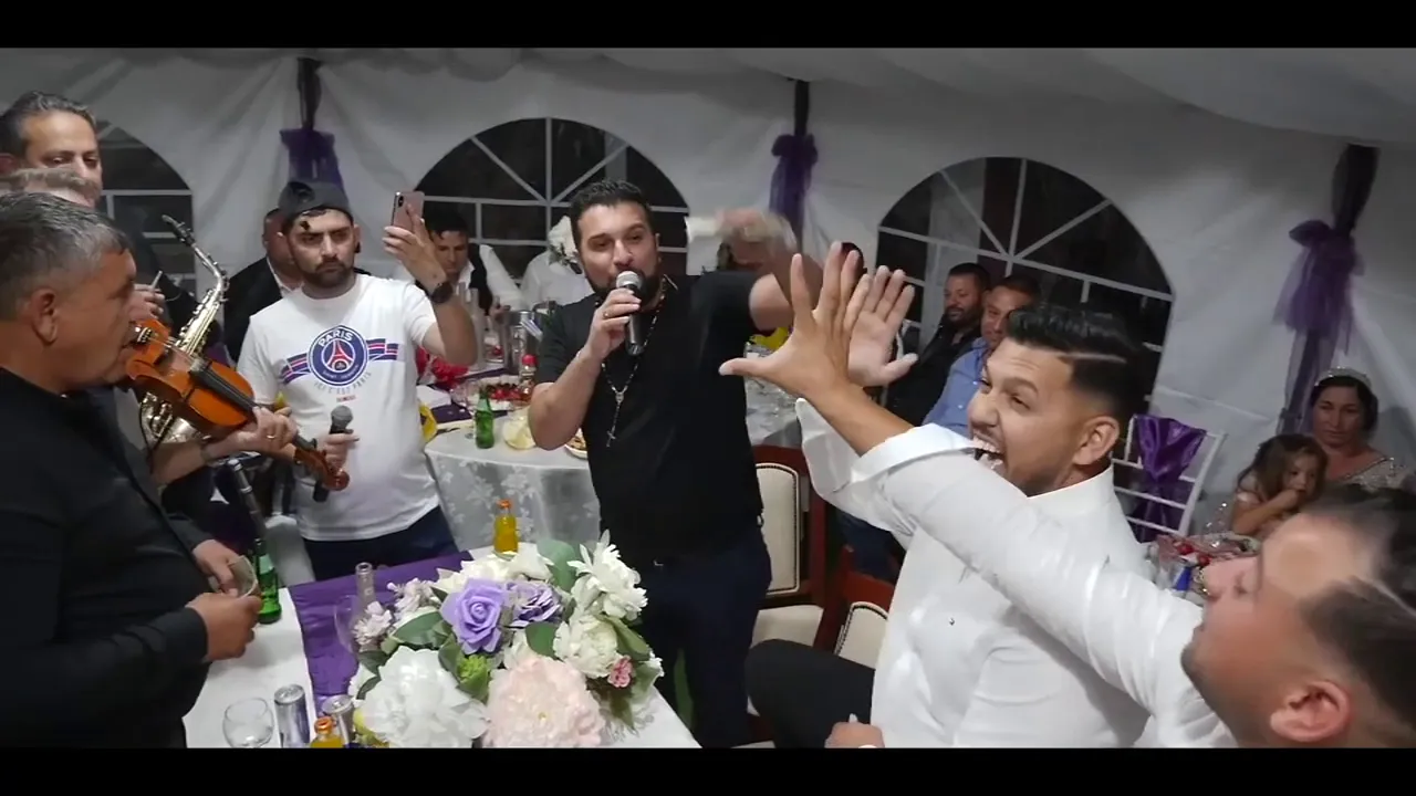 Tzanca Uraganu - Am familie frumoasa (Live)