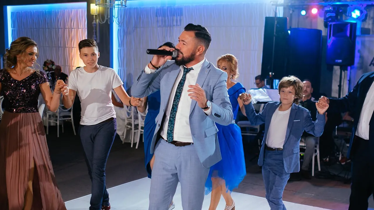 Adrian Cirstea - Colaj Muzica de Petrecere 2021 Live la Nunta