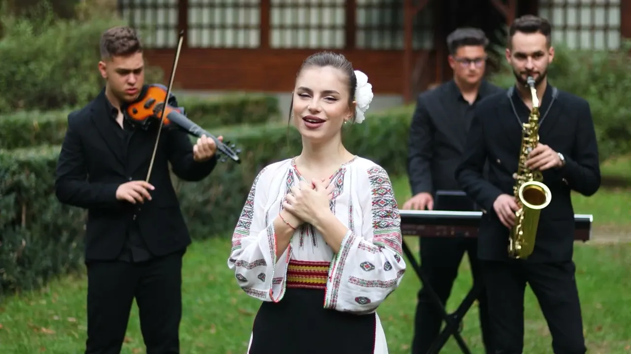 Stefania Oita & Orchestra Imperialii - Cantec pentru mama!