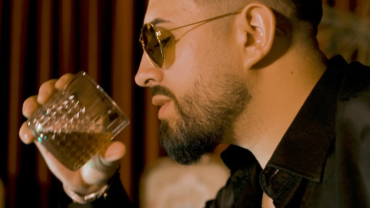 VOETIN - ESTI UN GUNOI (Video Original)