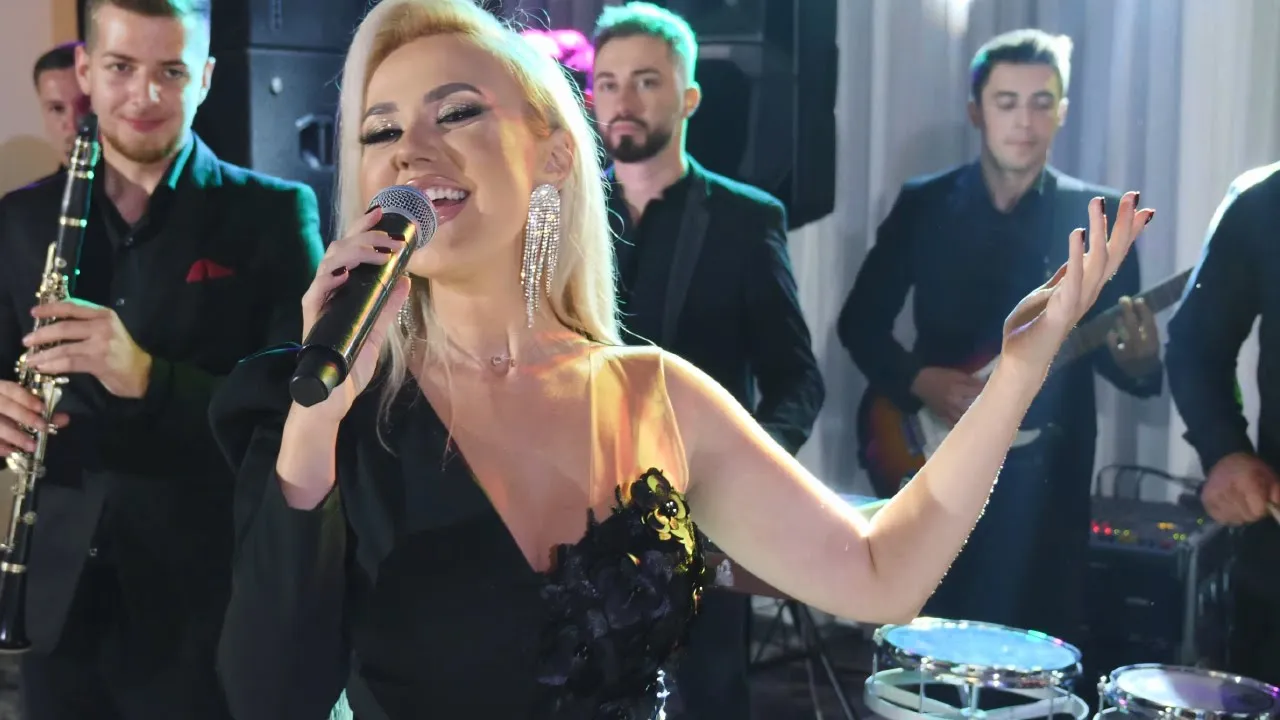 Adina Popovici - Cele mai frumoase manele COLAJ - Ce perversa e lumea si rea