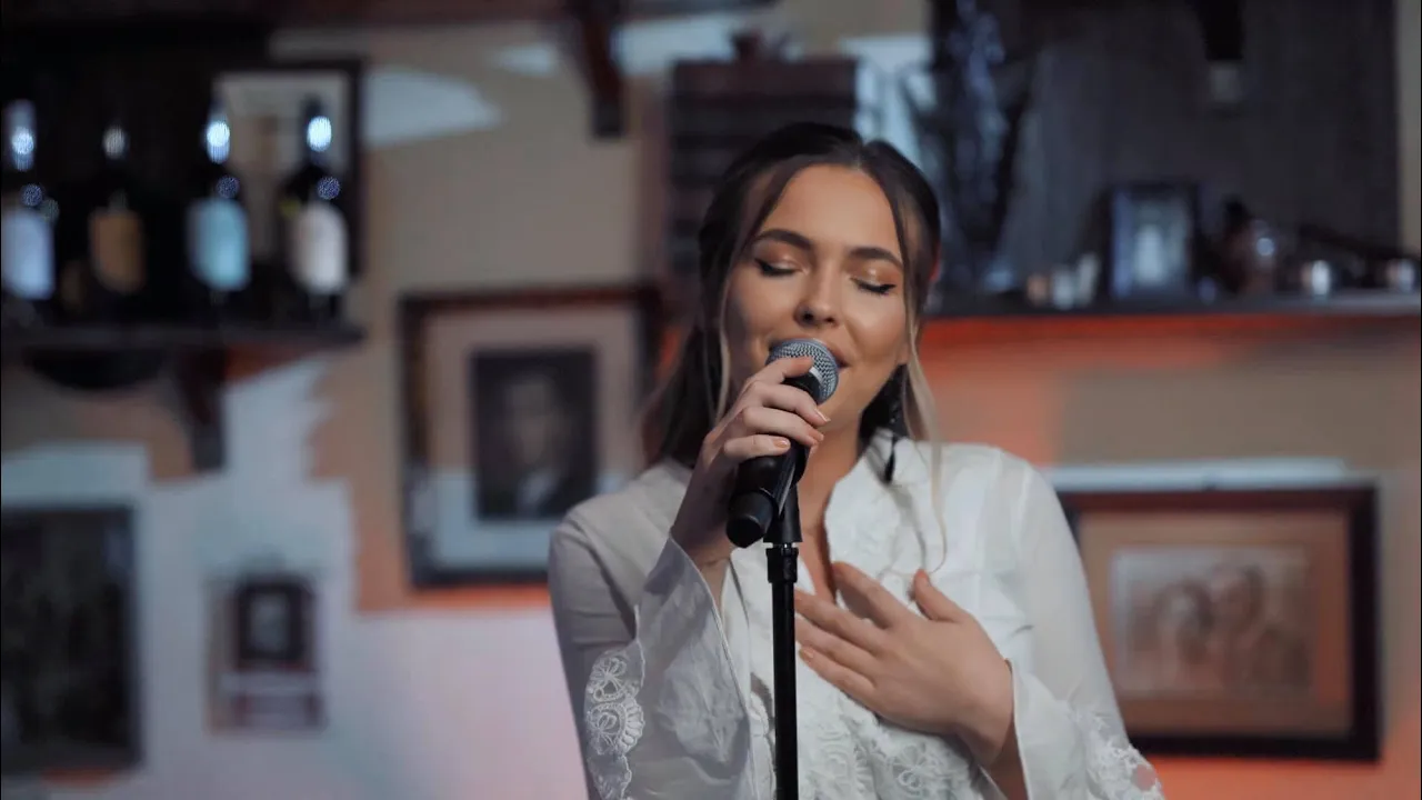 Iulia Plescan - In doua vieti (Original Radio Edit)