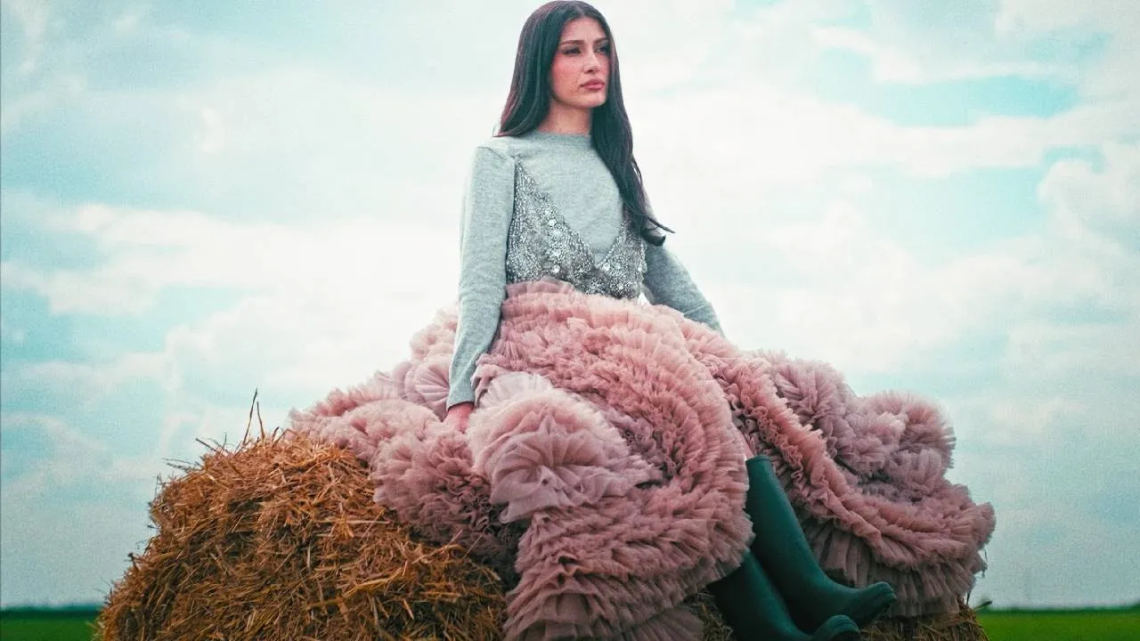 Alina Eremia - Cine-i Focul, Cine-i Apa (Original Radio Edit)