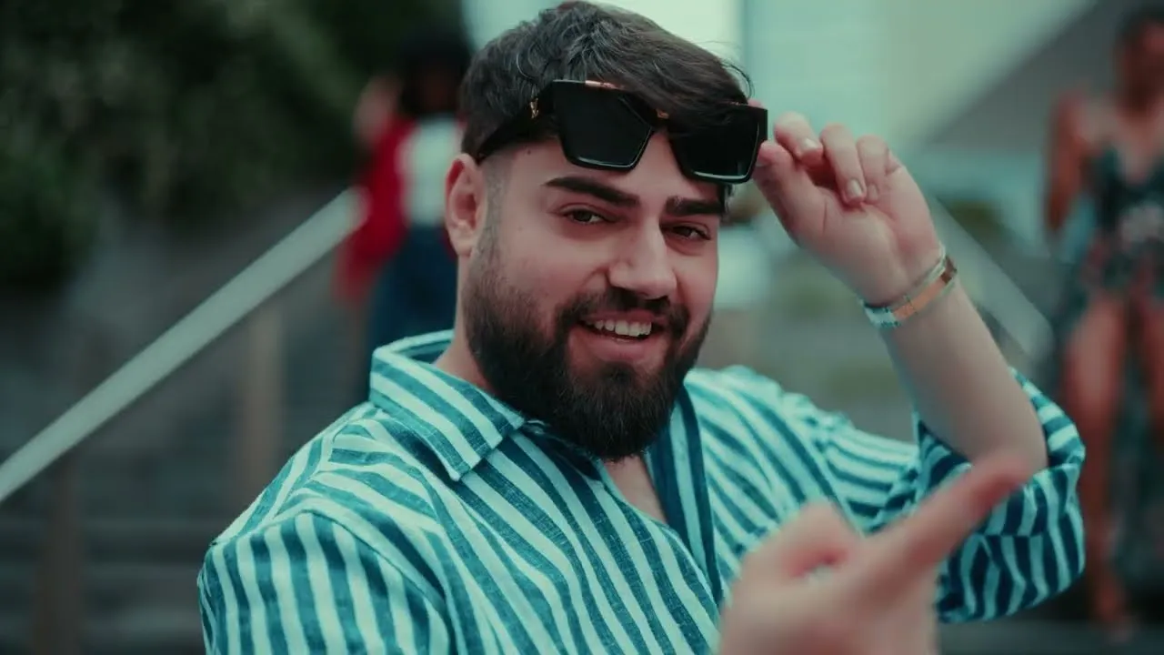 Iuly Neamtu - Mie de ea (Video Original)