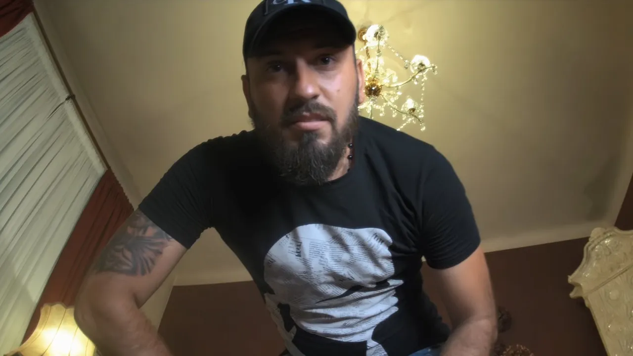 Ionut Eduardo - Pentru mine sunteti niste pitici (Originala 2020)