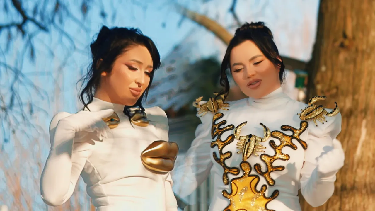 Carmen de la Salciua si Daniela Racolta - Din cauza banilor