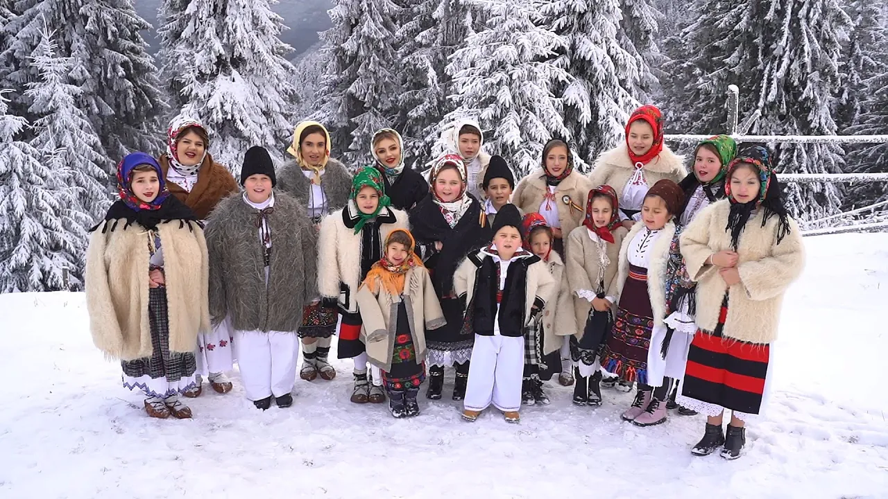 Lorena Sut si Colindatorii Satului - Ler Domnului Ler x Dalbe flori si leru-i ler