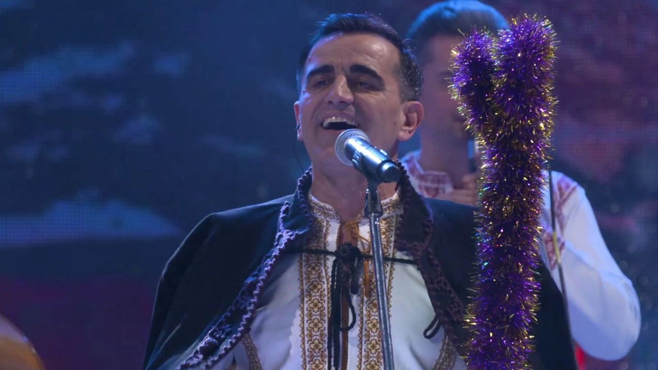 Ansamblul etnofolcloric Plaiesii - Sculati, sculati, boieri mari (colind de gazda)