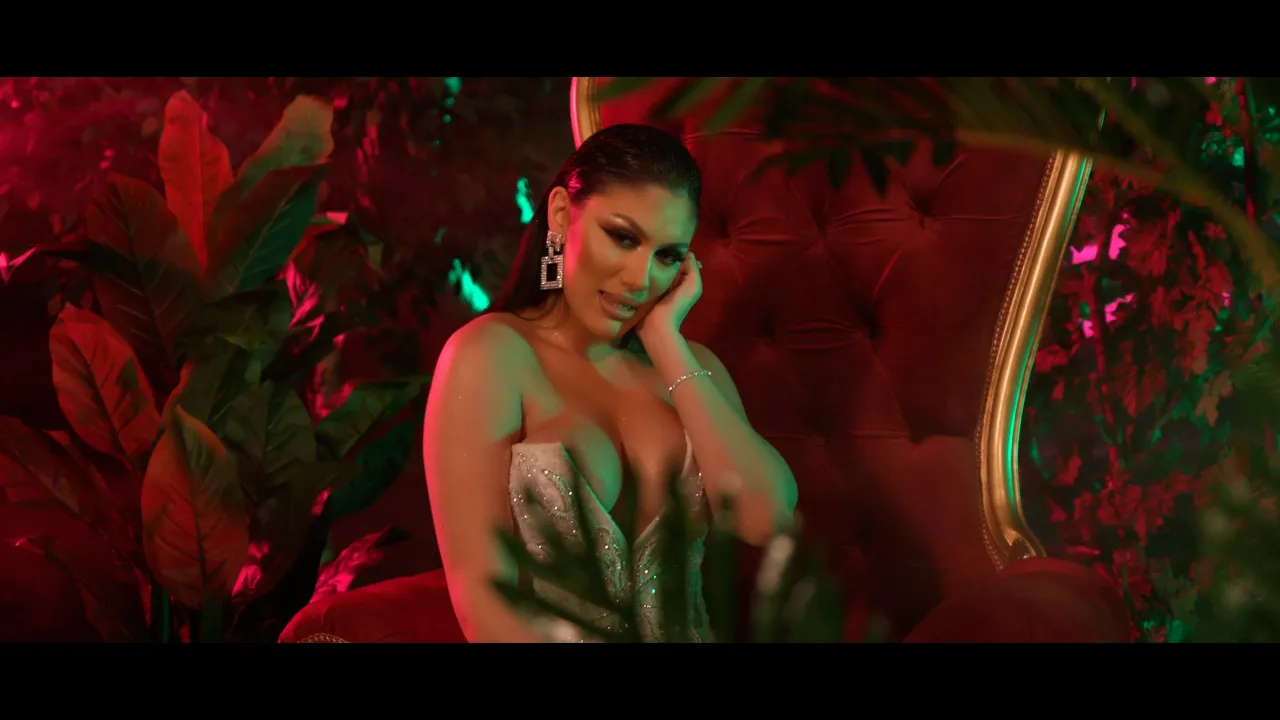 Adnana M - Sistemul Fetelor (Video Original)