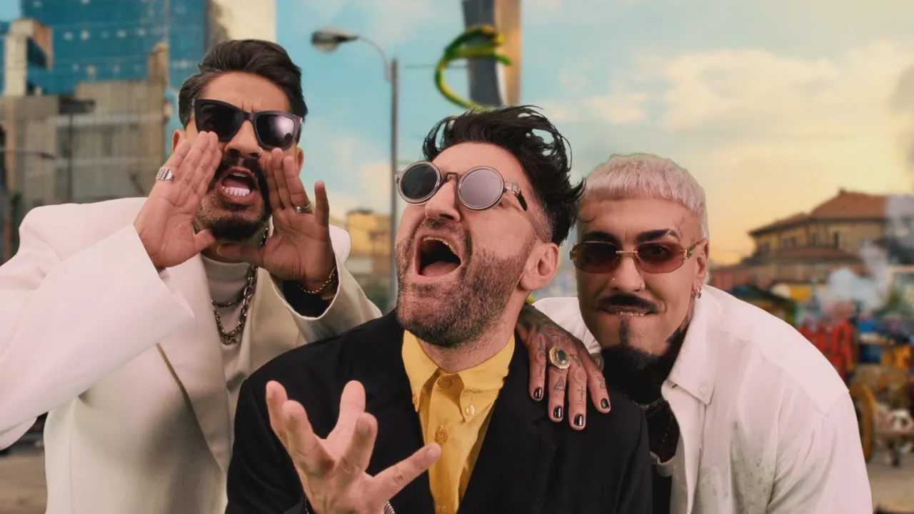 Smiley, Alex Velea, Connect-R - Miss Univers (Video Original)