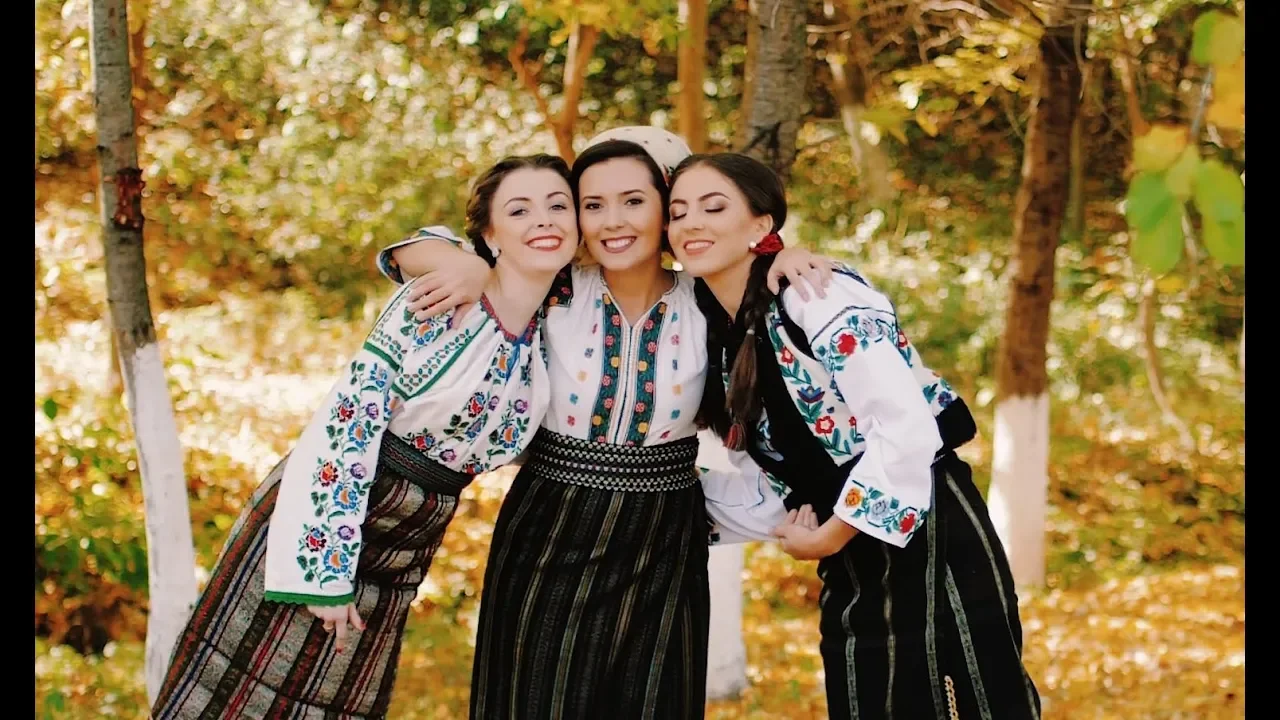 FETELE DIN BOTOSANI si Orchestra LAUTARII din Chisinau - Dragostea ii taina mare