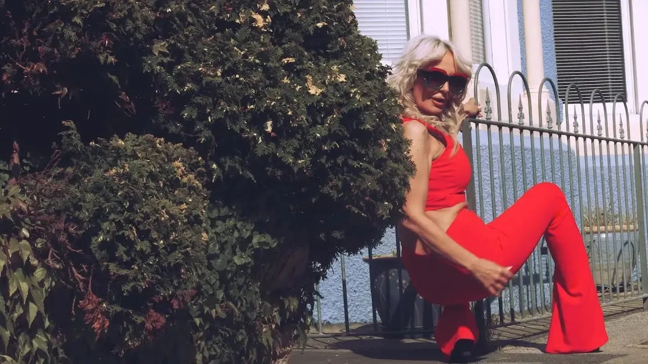 Daniela Gyorfi - Danseaza pe Manele (Originala 2019)