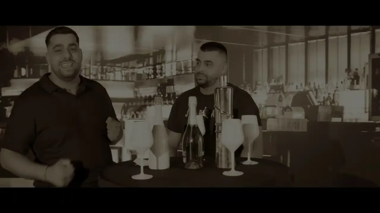 Robert Lucan - Rand pe rand toti prietenii se ridica de la masa (Video Original)