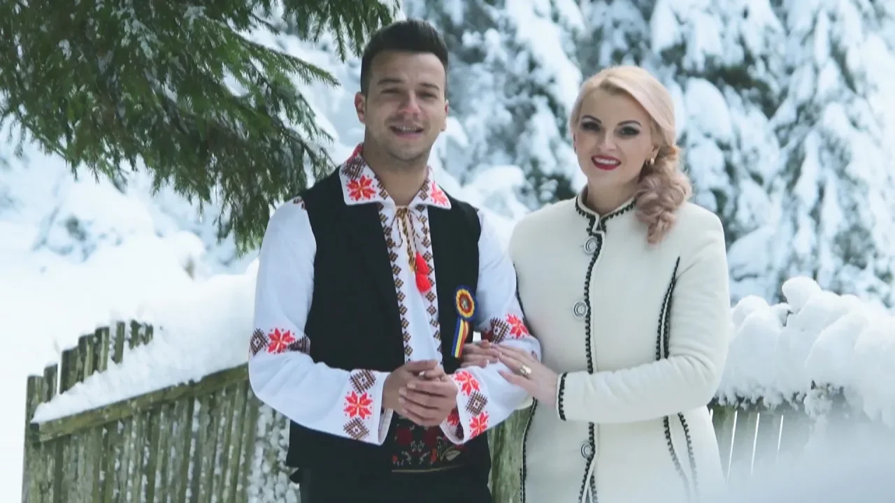Lena Miclaus si Alex de la Orastie - Hai frate sa colindam (Colaj de colinde)