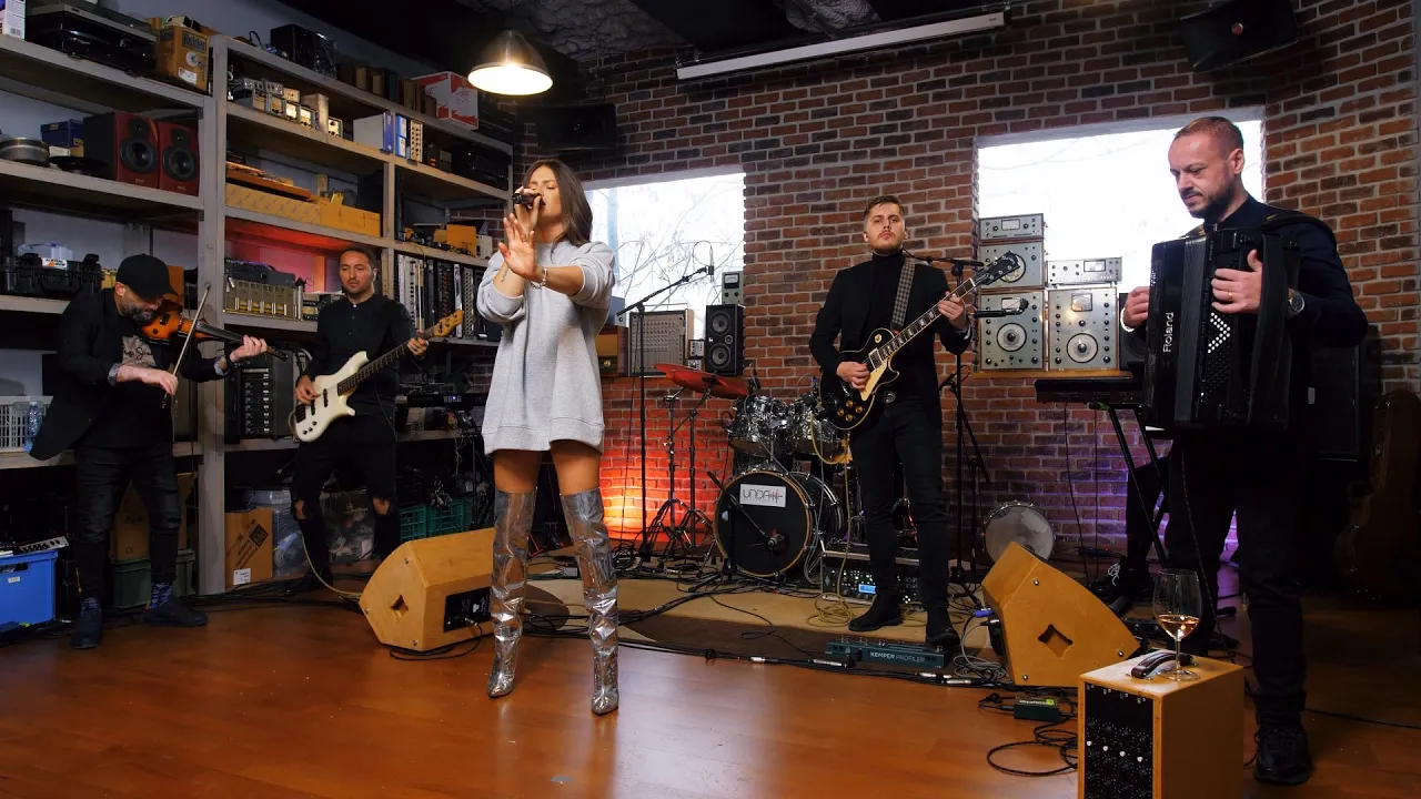 Raluka & Proiectul Balkanic - Cu-o damigeana si-un pahar (Live session)