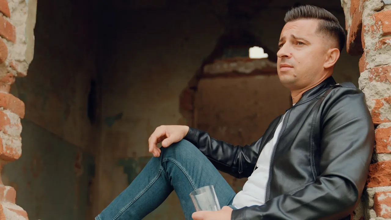 Adi Ologu - Stau si trag dintr-o tigara (Video Original)