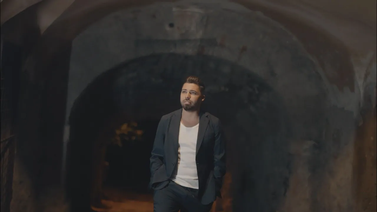 Luis Gabriel - Ti-am dat doar tie inima (Video Original)