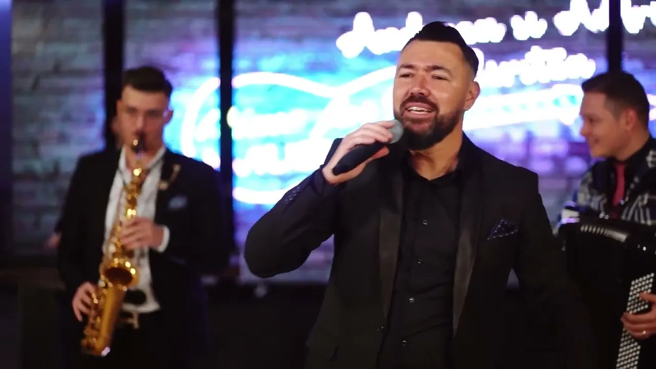 Adrian Cristea - Astazi beau si sparg pahare x Vreau sa uit de suparare