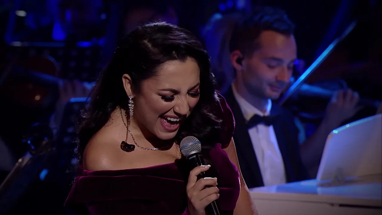 Andra - Mos Craciun Vine-n Oras (Live La Opera Nationala)