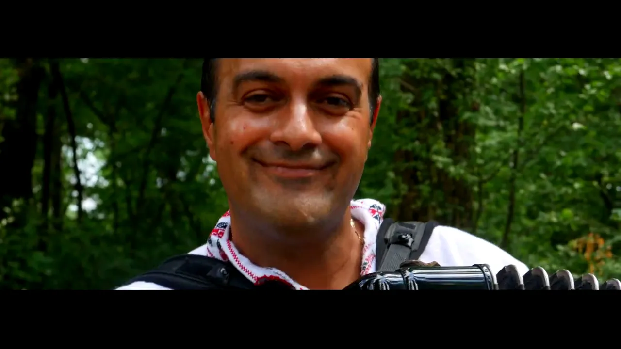 OANA RALUCA - ASA E LUMEA FACUTA