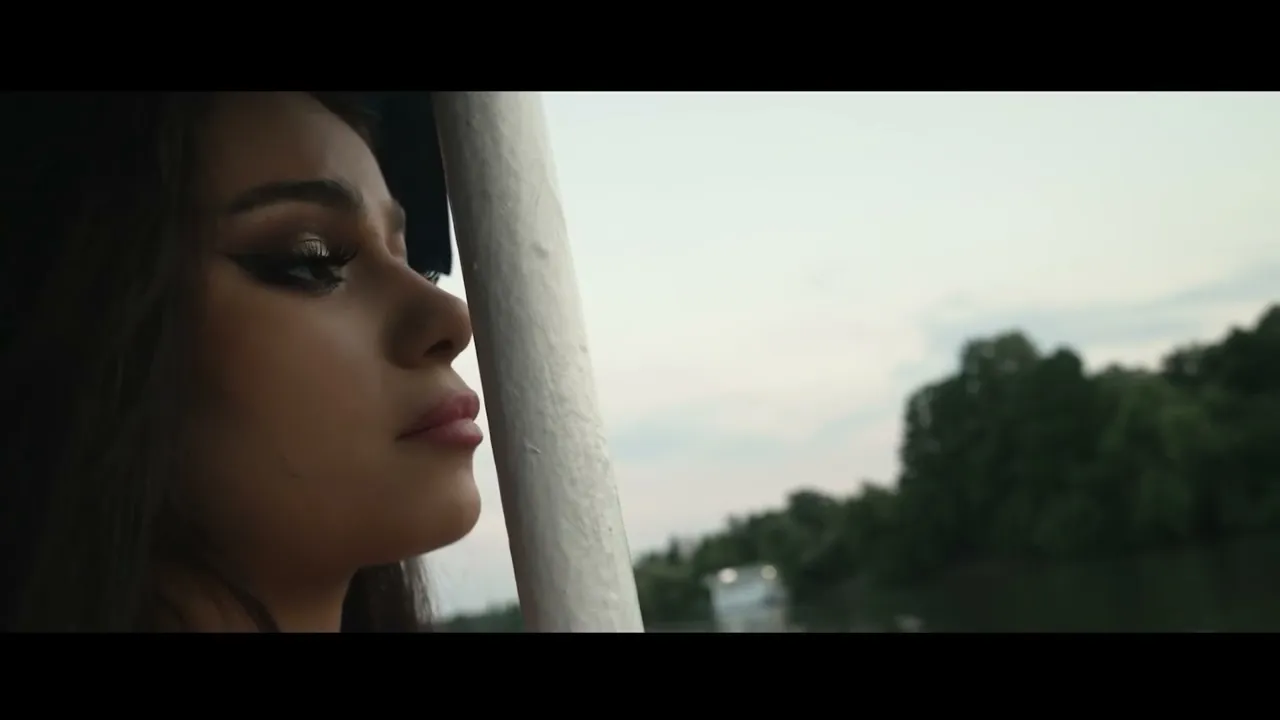 Patricia - M-ascund cand imi e greu