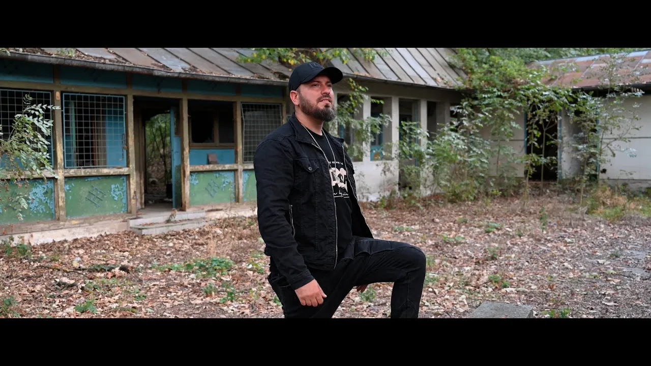 Ionut Eduardo - Sa nu asculti de lumea rea (Video Original)