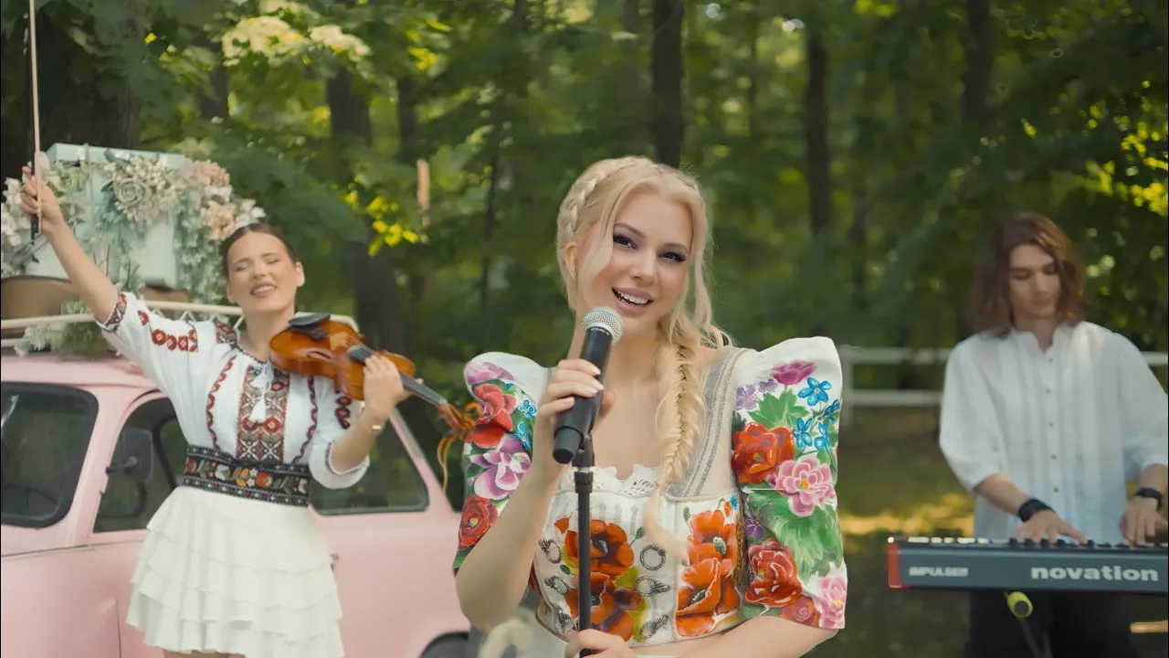 Sandra N - Apa trece x Mandra este tara mea x Cand ne-o fi mai greu (Colaj NeoEtnic)